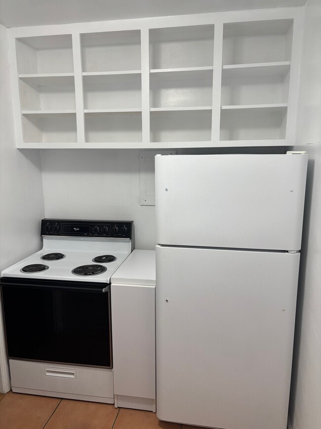 Building Photo - 444 Malaga Ave