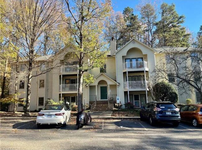 Building Photo - 5928 W Friendly Ave