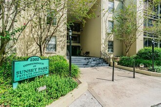 Building Photo - 2302 S Manhattan Ave