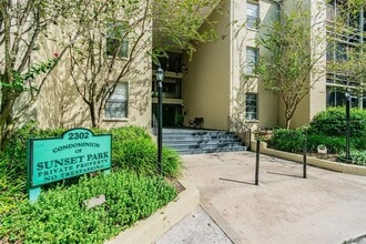 Building Photo - 2302 S Manhattan Ave