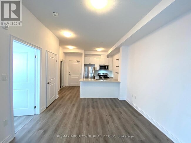 Building Photo - 125 Shoreview Pl