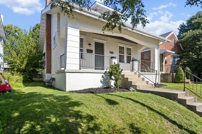 Foto del edificio - 6613 Parkwood Pl