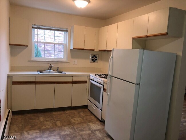 Building Photo - 320 South St