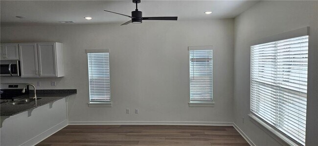 Foto del edificio - 1378 W Mt Comfort Rd