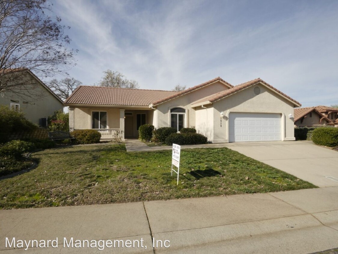 Primary Photo - 3 br, 2 bath House - 1019 Fairway Dr.