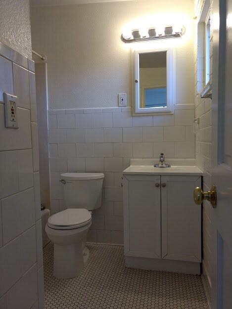 Building Photo - 1219 S Farmer Ave #4