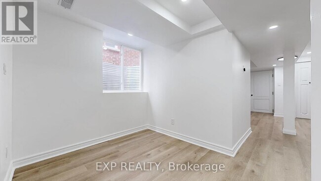 Building Photo - 1121 Foxglove Pl