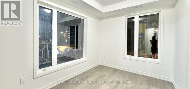 Photo du bâtiment - 1650 Victoria Park Ave