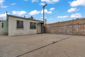 Building Photo - 447 E 101st St
