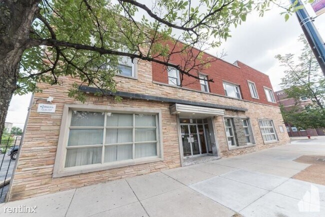 Building Photo - 3646 W Fullerton Ave