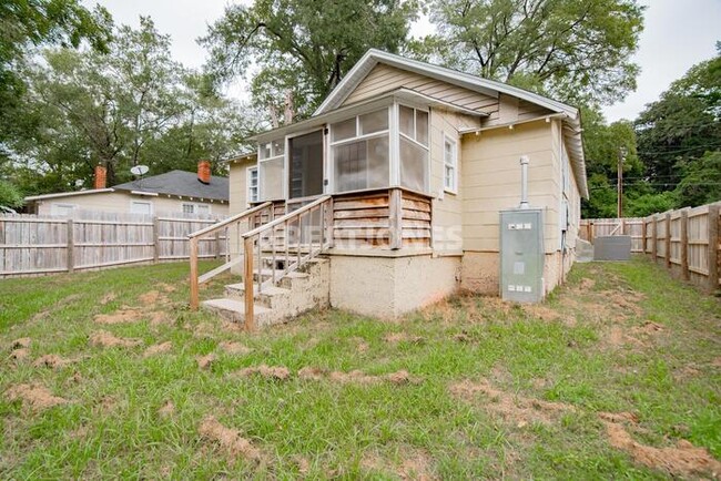 Building Photo - 1409 Highland Ave