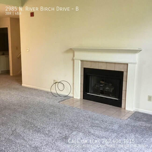 Foto del edificio - Huge condo with 2 car garage!