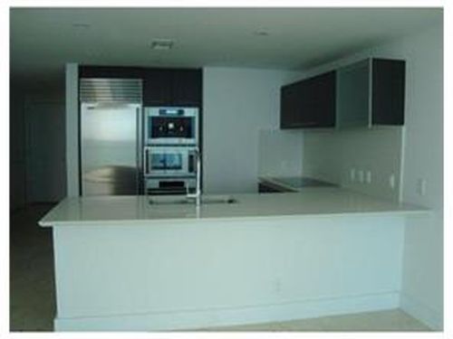 Building Photo - 17001 Collins Ave