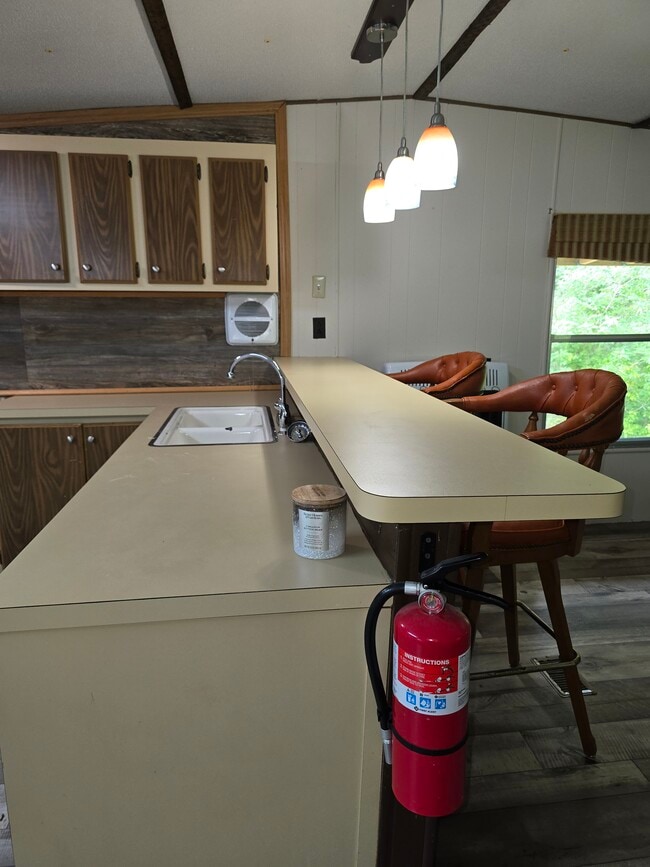 Kitchen - 234 S Highway 27 Loop 4 W