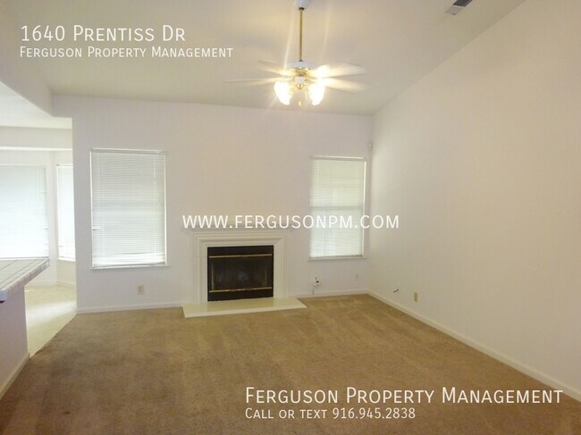 Foto del edificio - Four Bedroom, Single Story Home in a fanta...