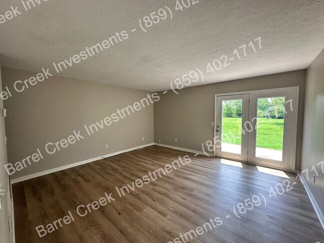 Foto del edificio - 2-Bed 1.5-Bath Townhome!