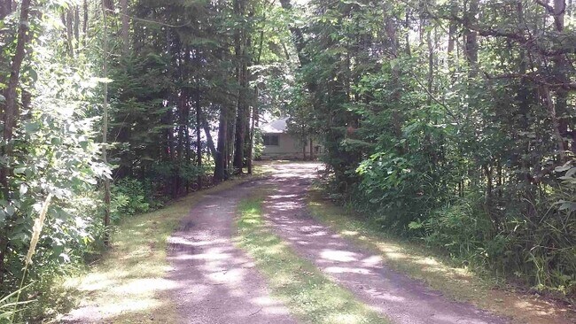 Foto del edificio - 6873 E Houghton Lake Dr