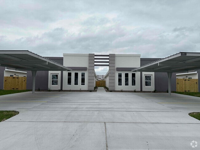 Building Photo - 4907 N Dahlia St