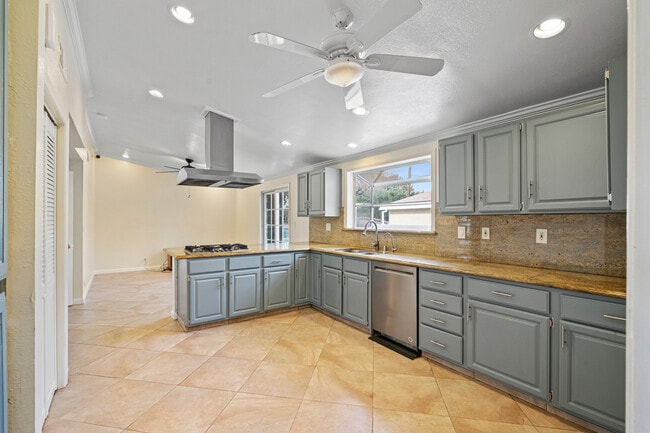 Cocina - 22321 Hartland St