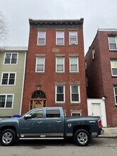 Building Photo - 184 London St