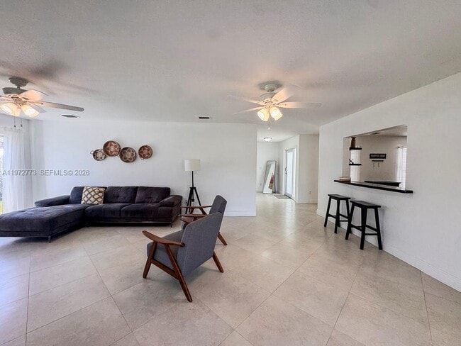 Building Photo - 9731 Bel Aire Dr