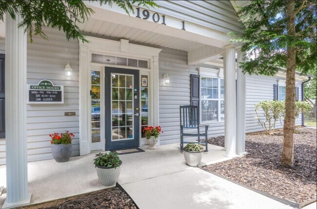 Building Photo - Fully Furnished. Fully Comfortable!