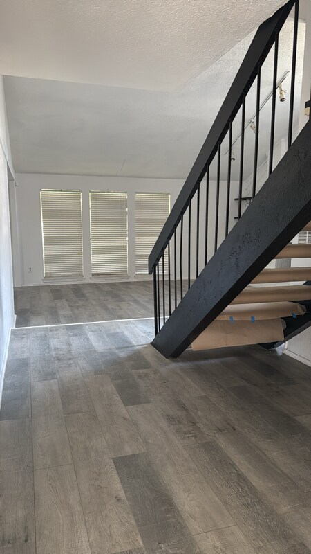Building Photo - 1604 Elk Grove Dr