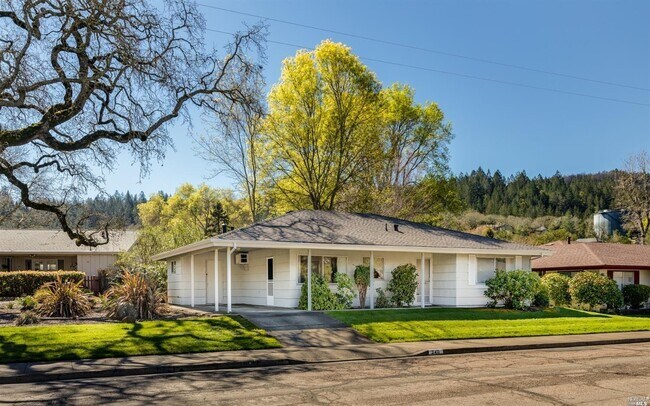 Building Photo - 340 Green Field Cir