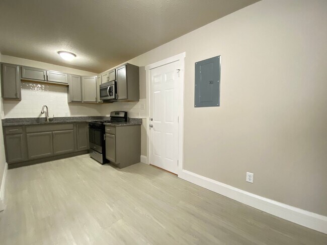 Foto del edificio - 3 Bedroom Home In Gary