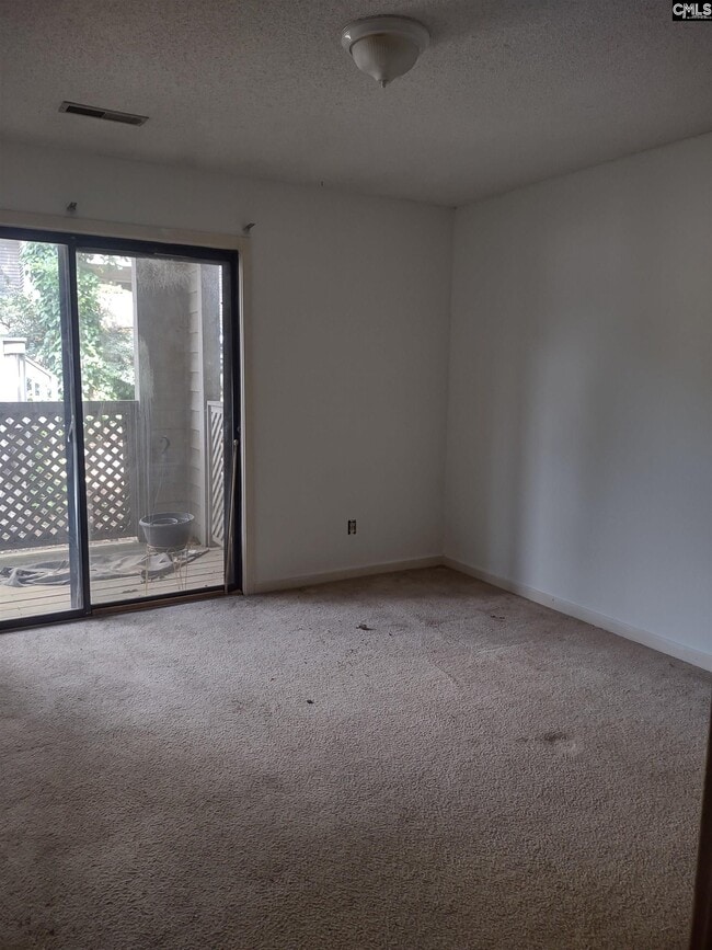 Building Photo - 1005 Village Creek Dr