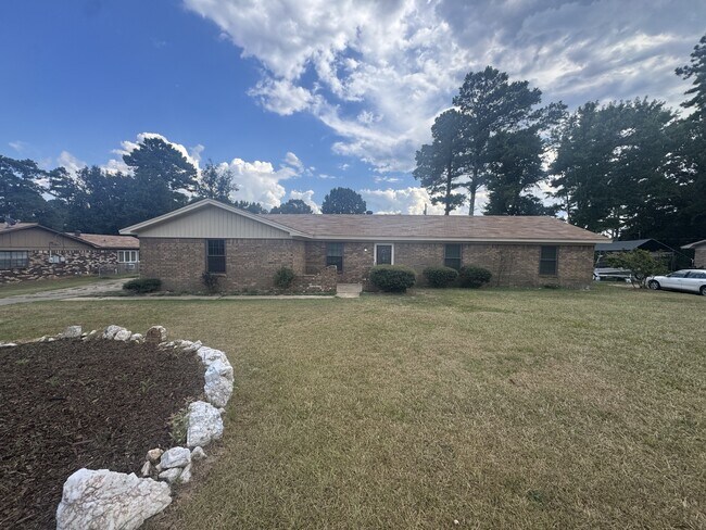 Foto del edificio - 1619 Leawood Dr
