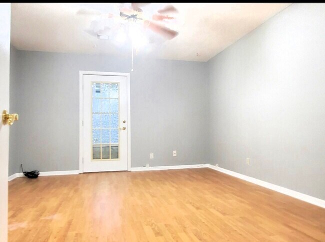 Building Photo - 8620 Chateau Cir