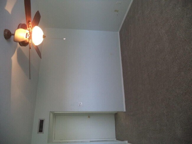 Foto del edificio - 5828 Harbour Club Rd