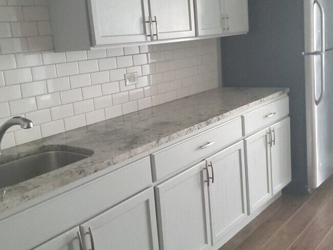 Foto del edificio - 5049 W Waveland Ave