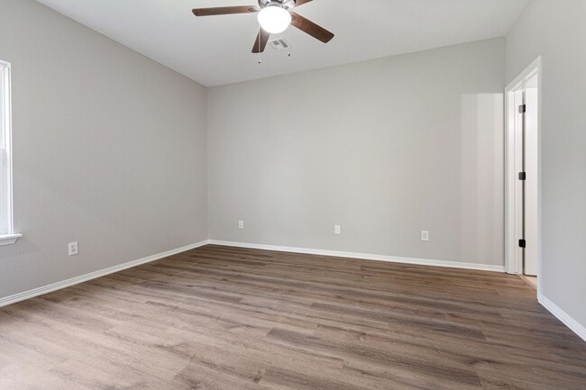 Building Photo - Huntsville Heights