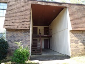 Building Photo - 100 Woodview Dr