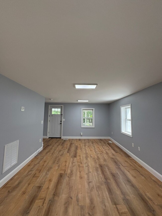 Building Photo - 213 Dewitt Ave