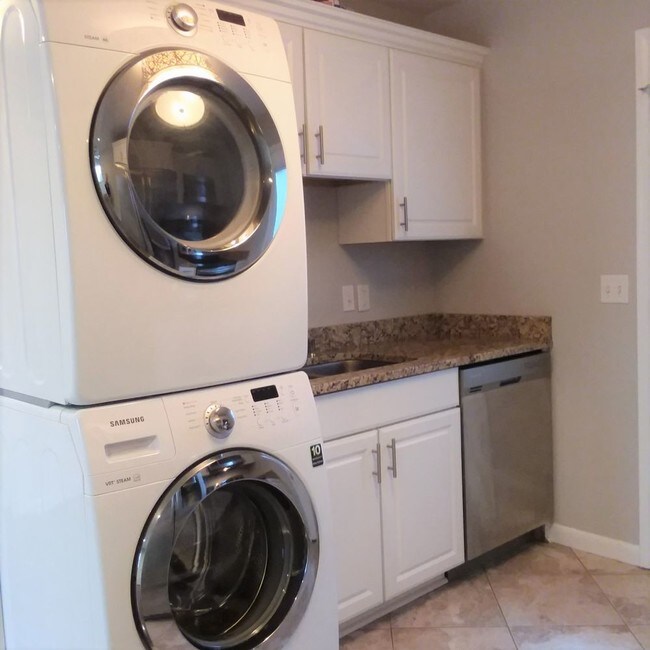 Building Photo - Belmont-Vandy-Music Row Area. WasherDryer.
