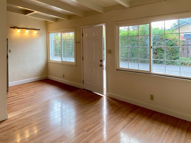 Photo - Updated 1 Bedroom with 1 Bath in Mountain ... Apartment