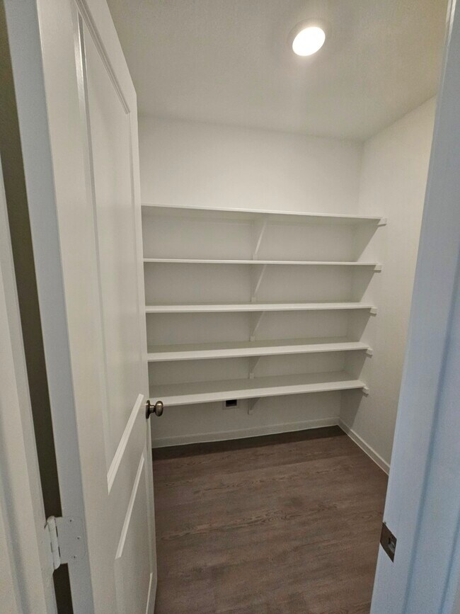 Building Photo - 405 Rd 590106