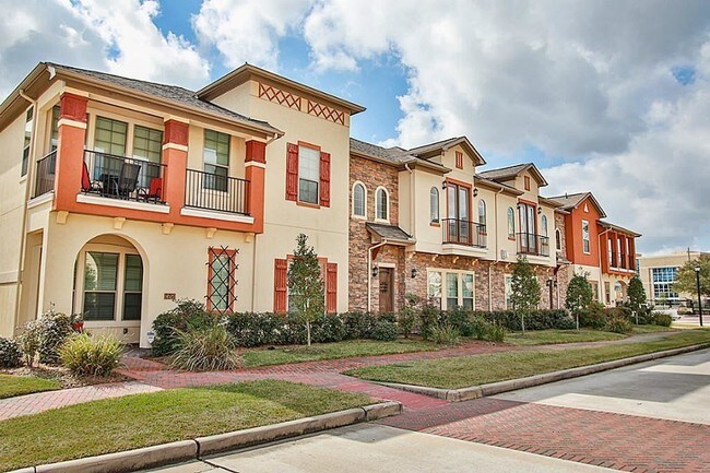Building Photo - 14518 San Pietro Dr