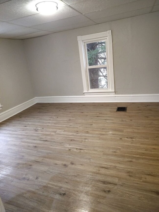 Building Photo - Beautiful 4 Bed/ 2 Bath House for Rent