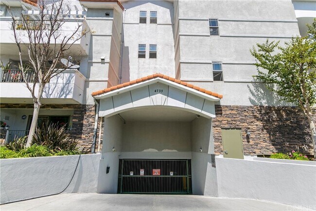 Building Photo - 4733 Elmwood Ave
