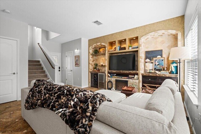 Foto del edificio - 7312 E Ben White Blvd