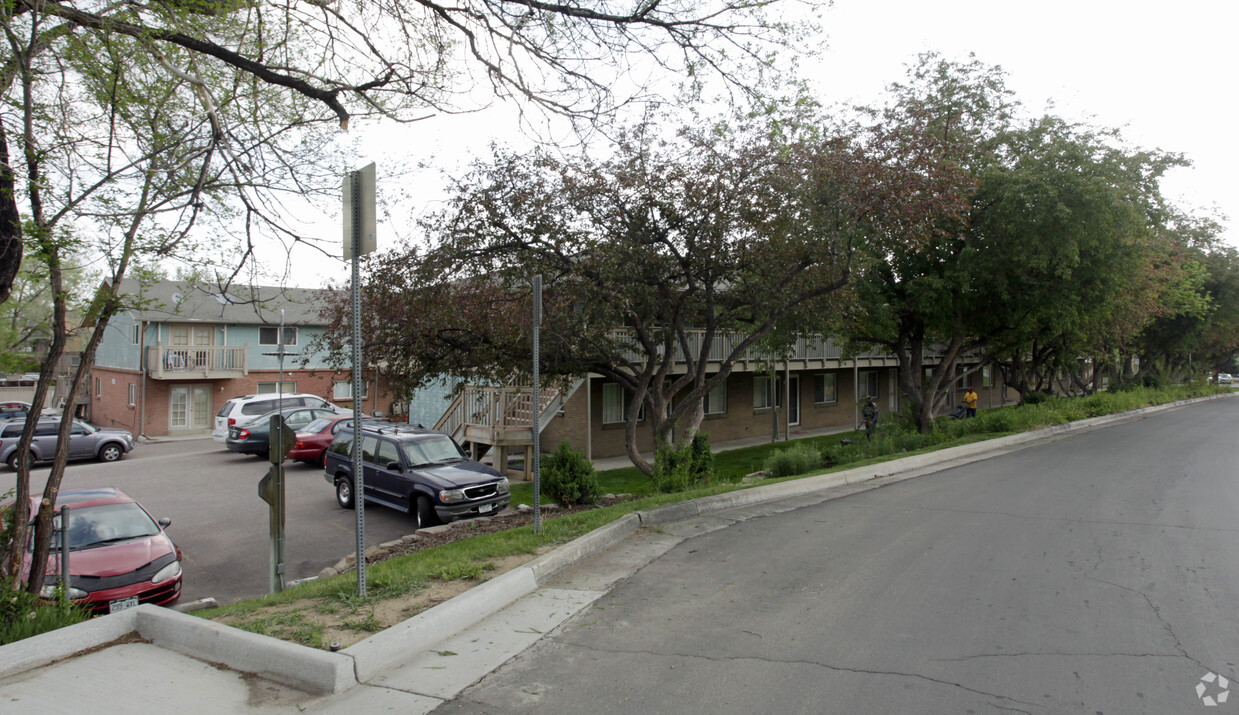 Building Photo - Country Club Condominiums