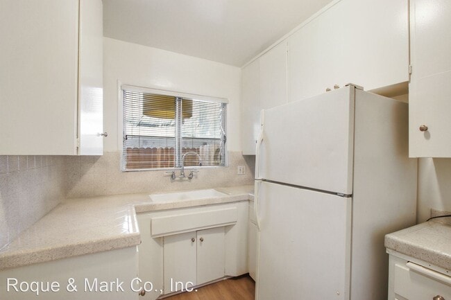 Building Photo - 2 br, 1 bath Apartment - 4803 Elmwood/403-...