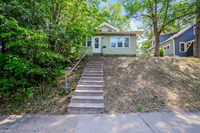 Building Photo - 2 br, 1 bath House - 3022 HUMBOLDT AVE N