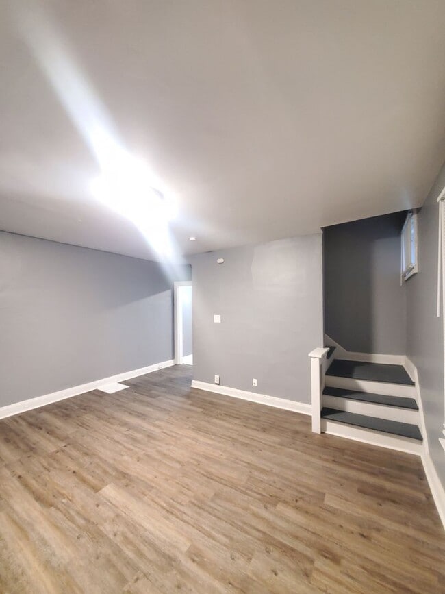 Building Photo - 36-40 S OAKLEY AVE