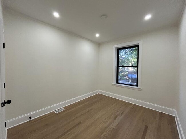 Building Photo - 4 bedroom in Chicago IL 60625