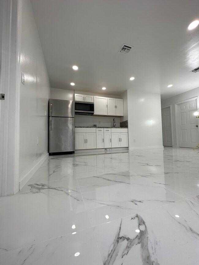 Foto del edificio - 3500 Sutton Rd